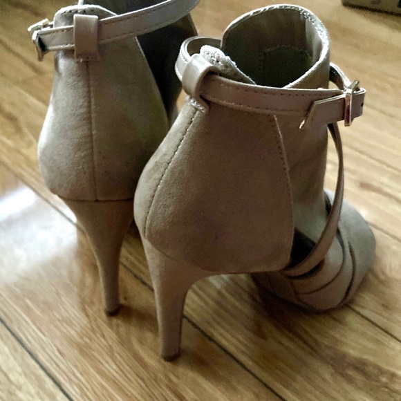 Christian Siriano tan open toe stiletto heels 71/2 - Picture 5 of 6